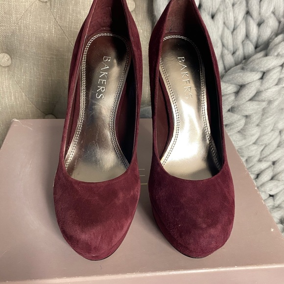 BAKERS - BURGUNDY SUEDE PUMPS - Picture 3 of 6